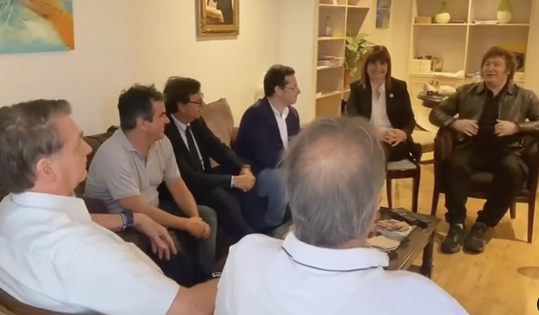 Bolsonaro em encontro com o presidente eleito da Argentina, Javier Milei