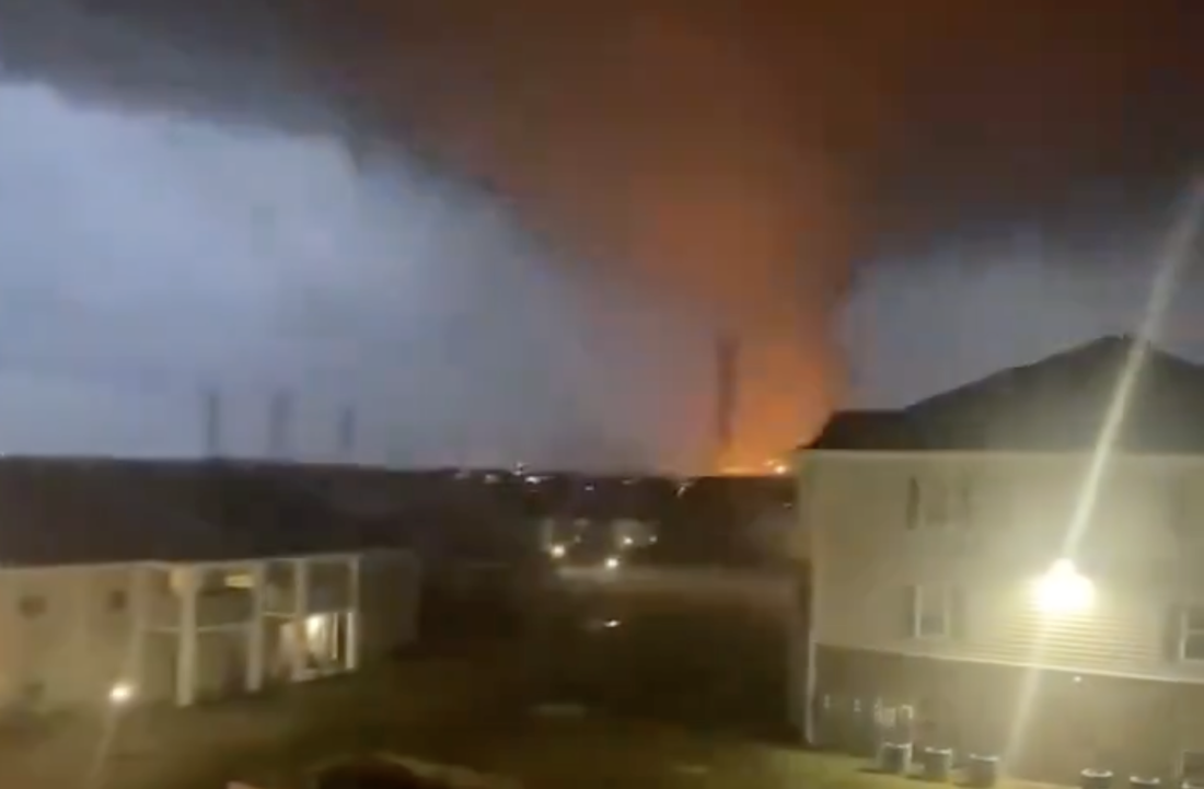 Tornado foi registrado em vídeo por morador