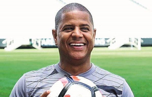 Ex-jogador do Corinthians conta que se converteu através de Marcelinho  Carioca - Guiame