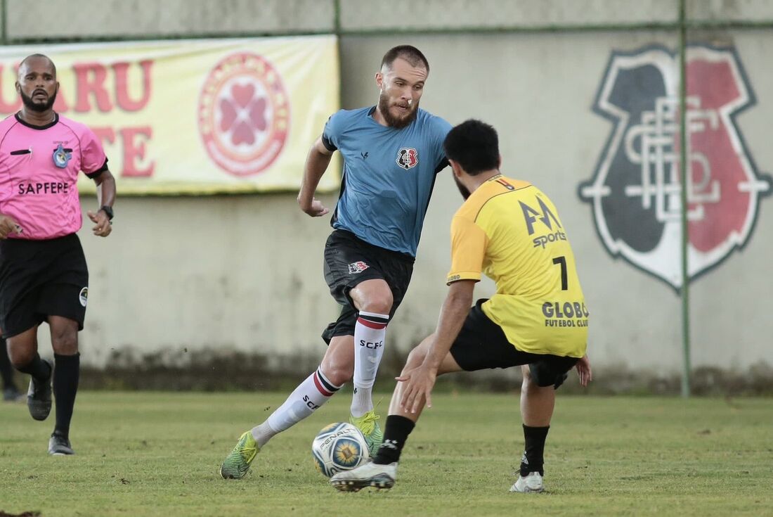 Lucas Bessa, volante do Santa Cruz 