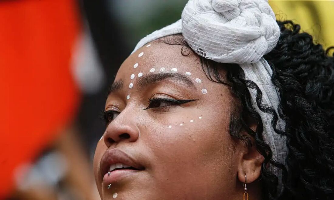Especialistas dizem que população brasileira está mais orgulhosa de se reconhecer negra