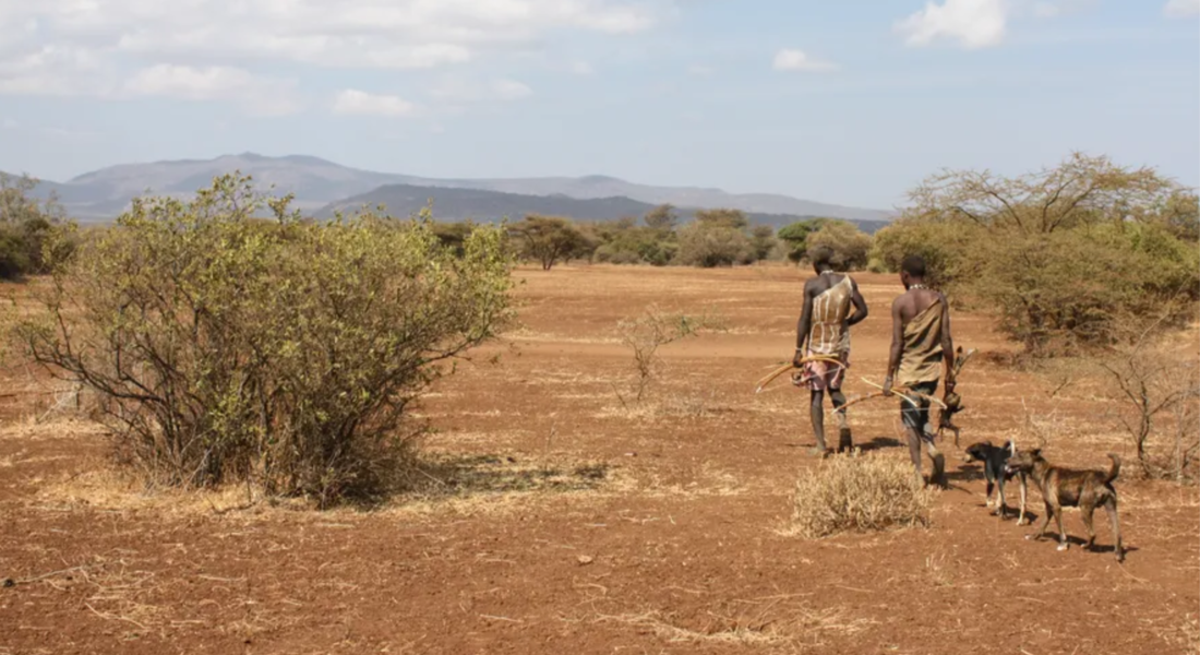 Caçadores do grupo hadza na Tanzânia 