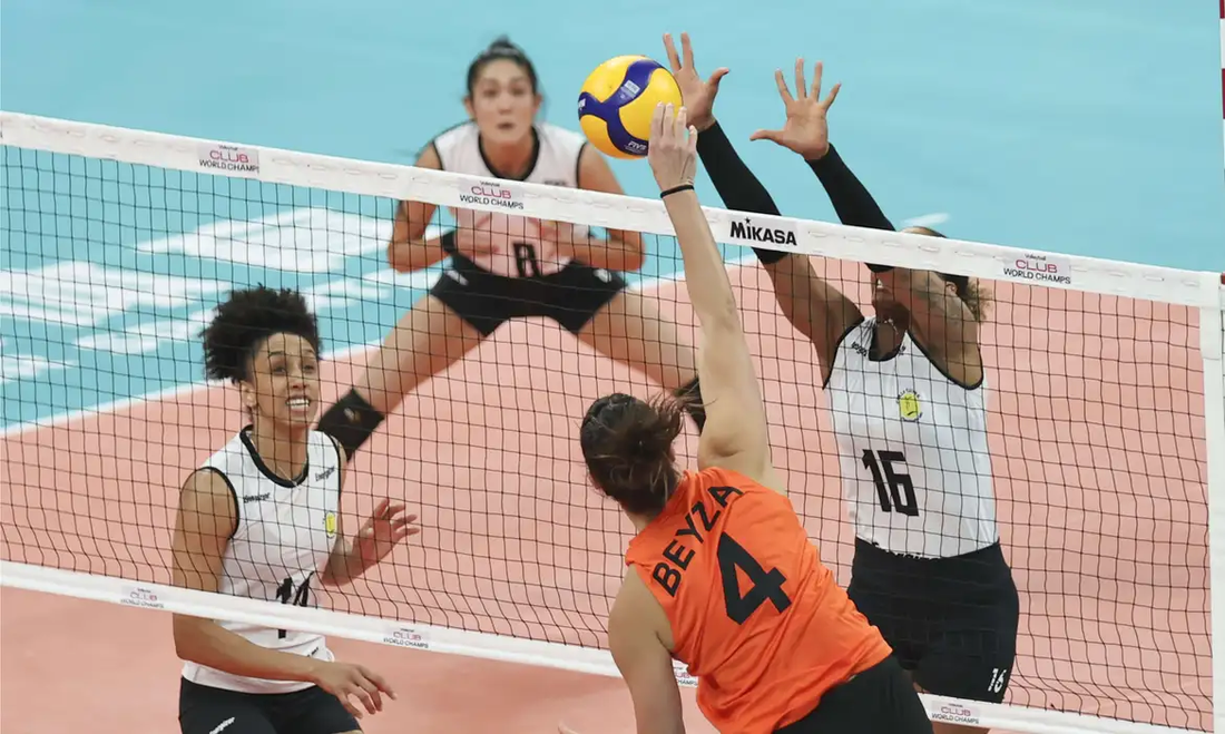  A sérvia Tijana Boskovic, oposta do Eczacibasi, anotou 24 pontos e foi a principal jogadora da partida