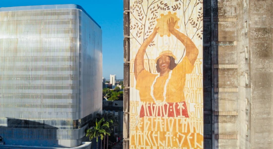 Mestra Aurinha do Coco é homenageada em mural no Centro do Recife