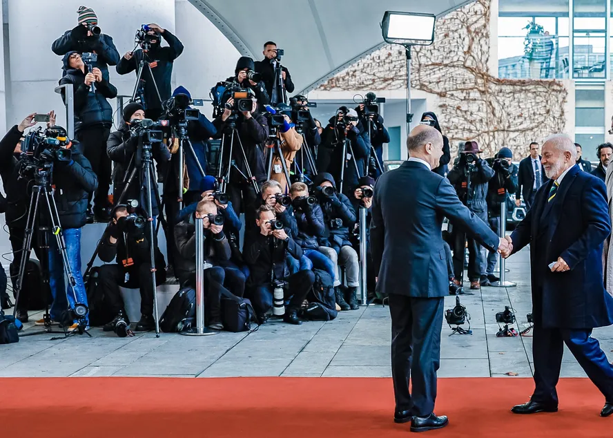 O presidente Lula é recebido pelo chanceler alemão Olaf Scholz 