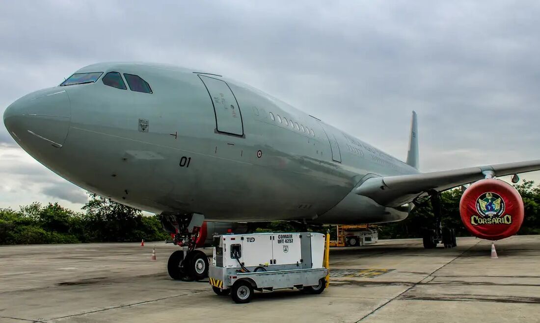  Aeronave KC-30 (Airbus A330 200) aguarda autorização para decolar da Base Aérea do Galeão