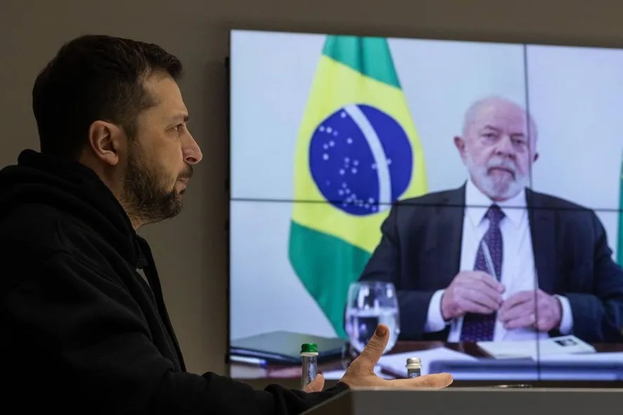 Zelensky e Lula conversam por vídeo sobre proposta para grupo de países intermediar diálogo pela paz 