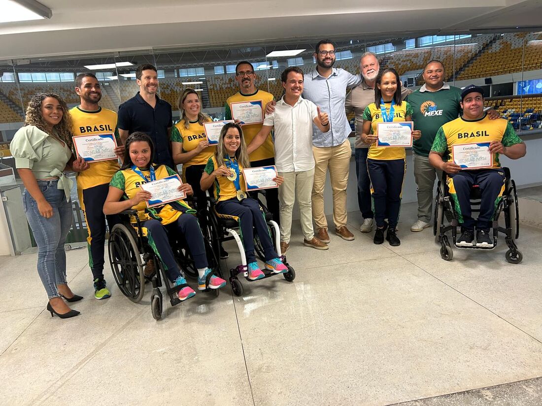 Secretário de esporte recebe pernambucanos medalhistas no Parapan