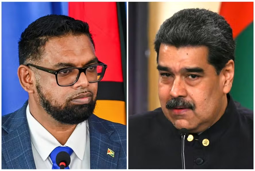 O presidente da Guiana, Mohamed Irfaan Ali, e o presidente da Venezuela, Nicolás Maduro