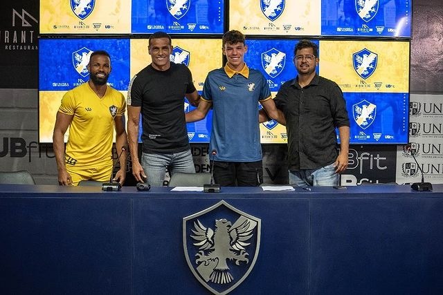 João Ferreira, filho de Rivaldo, assina contrato com o Retrô