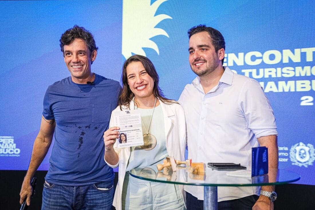 Secretário de Turismo de Pernambuco, Daniel Coelho, governadora Raquel Lyra e o presidente da Empetur, Eduardo Loyo.