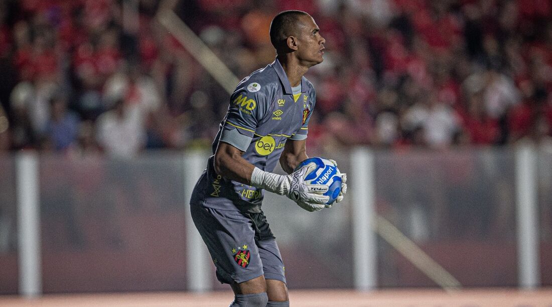 Renan tem empréstimo ao Juventude oficializado pela diretoria do Sport neste domingo (17)