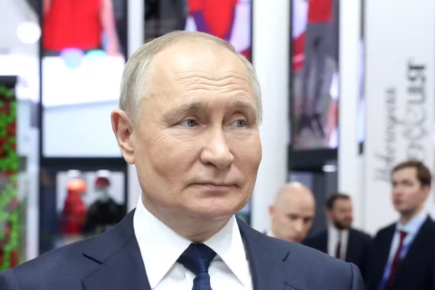 Vladimir Putin usou a força do Kremlin para impedir o impacto da saída em massa de empresas estrangeiras 