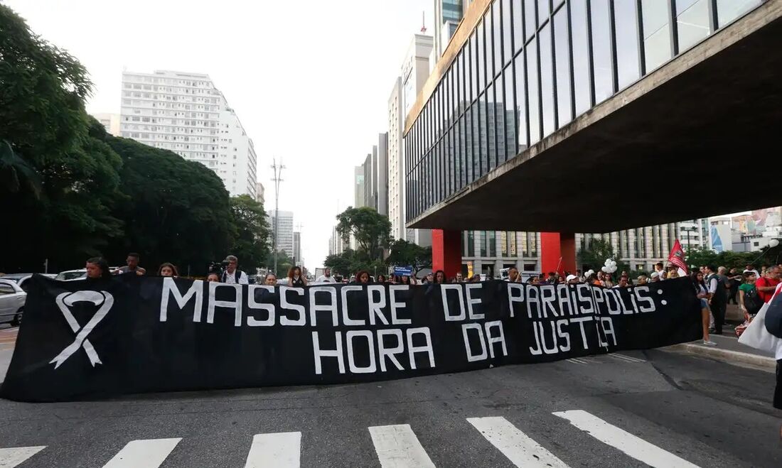 População realiza manifestação contra o massacre de Paraisópolis 