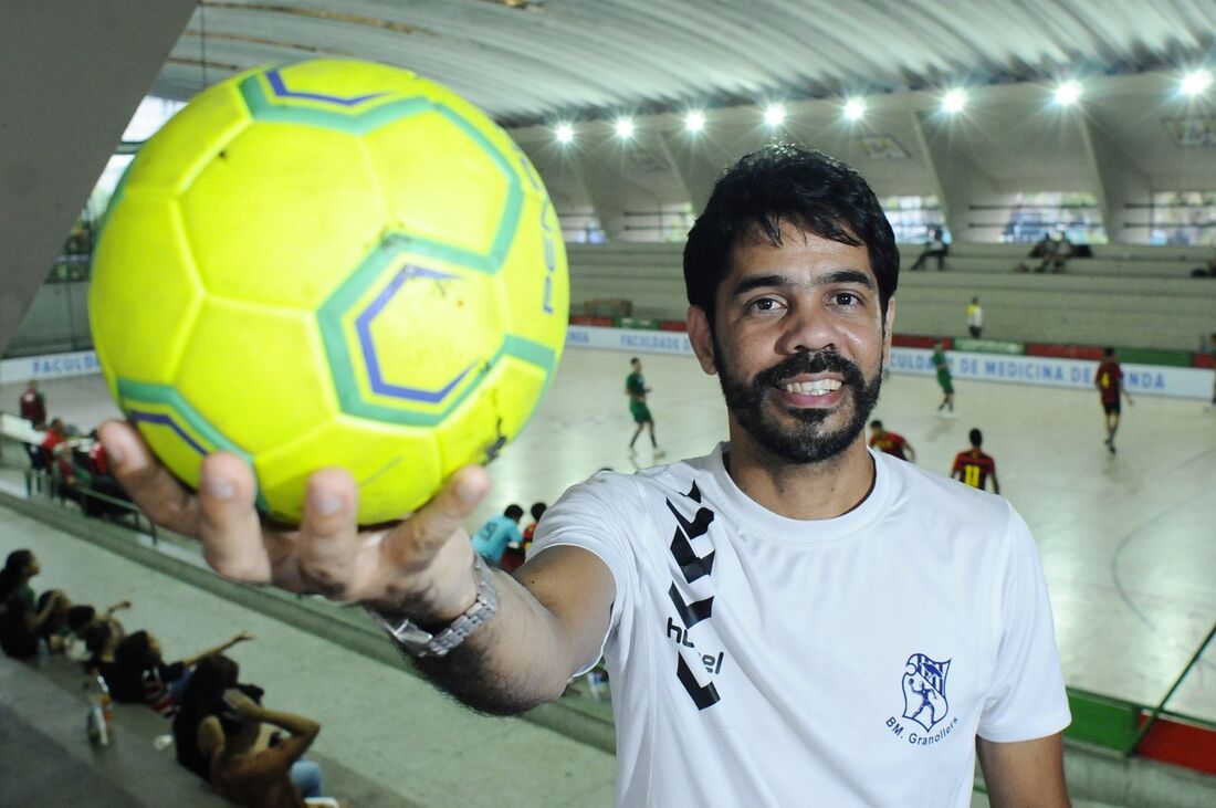 Cristiano Rocha, treinador do Clube Português e também da seleção brasileira de handebol 