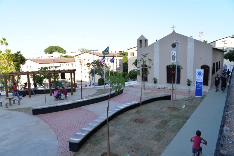 Praça São Judas Tadeu teve a calçada em pedras portuguesas recuperada