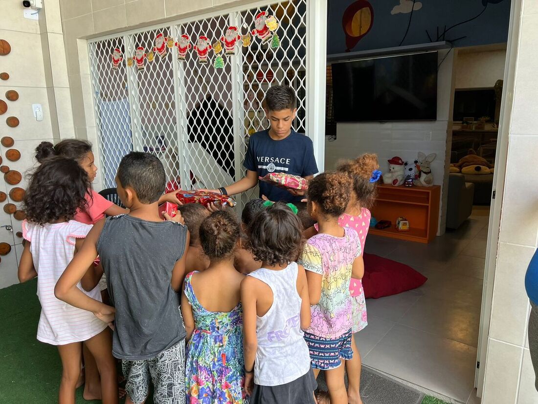 Ação solidária de Natal no Lar Paulo de Tarso