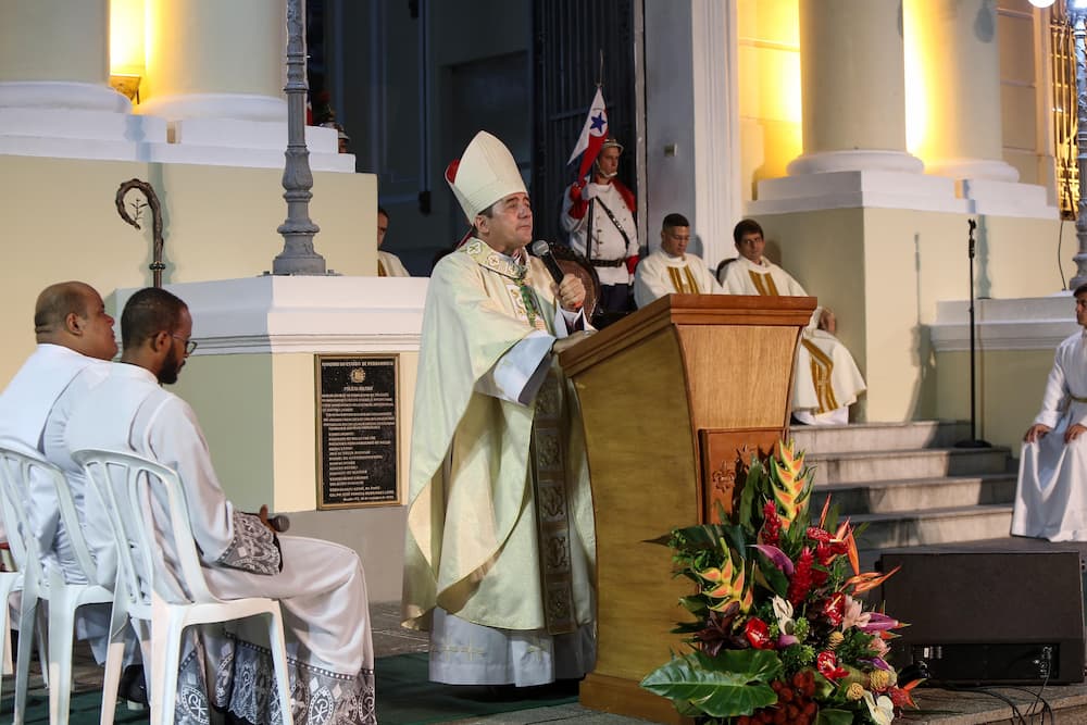 Dom Paulo Jackson na Missa do Galo no Recife