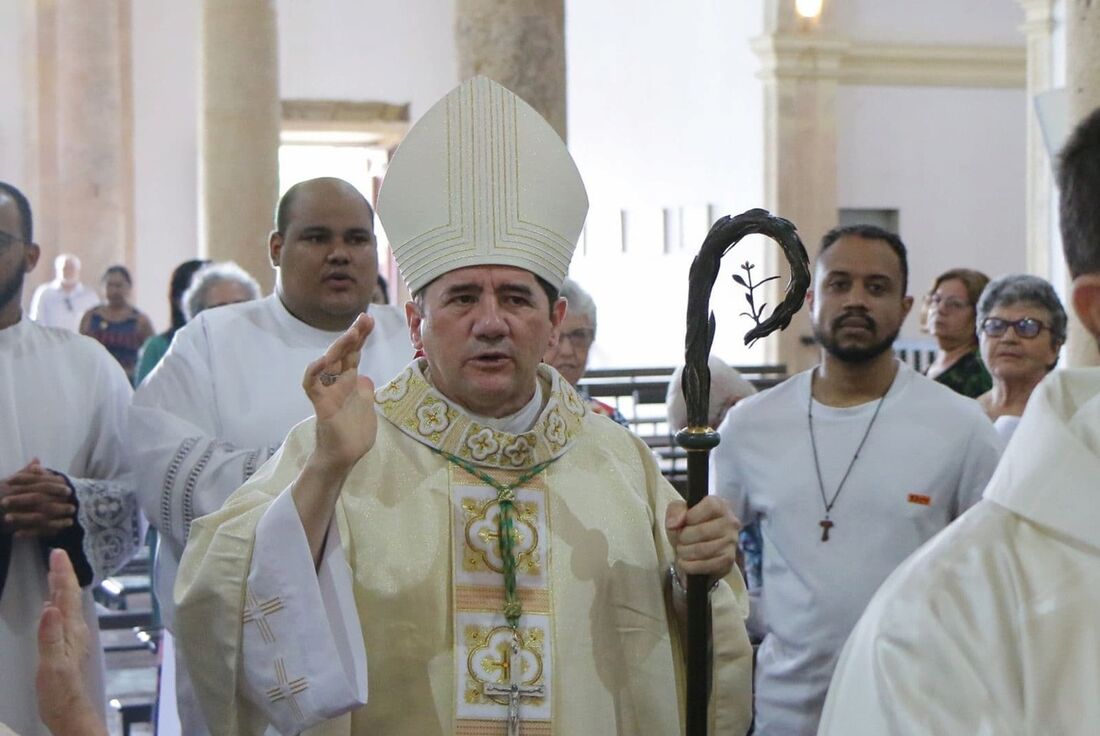 Arcebispo de Olinda e Recife, dom Paulo Jackson ministrou a sua primeira Missa do Natal do Senhor