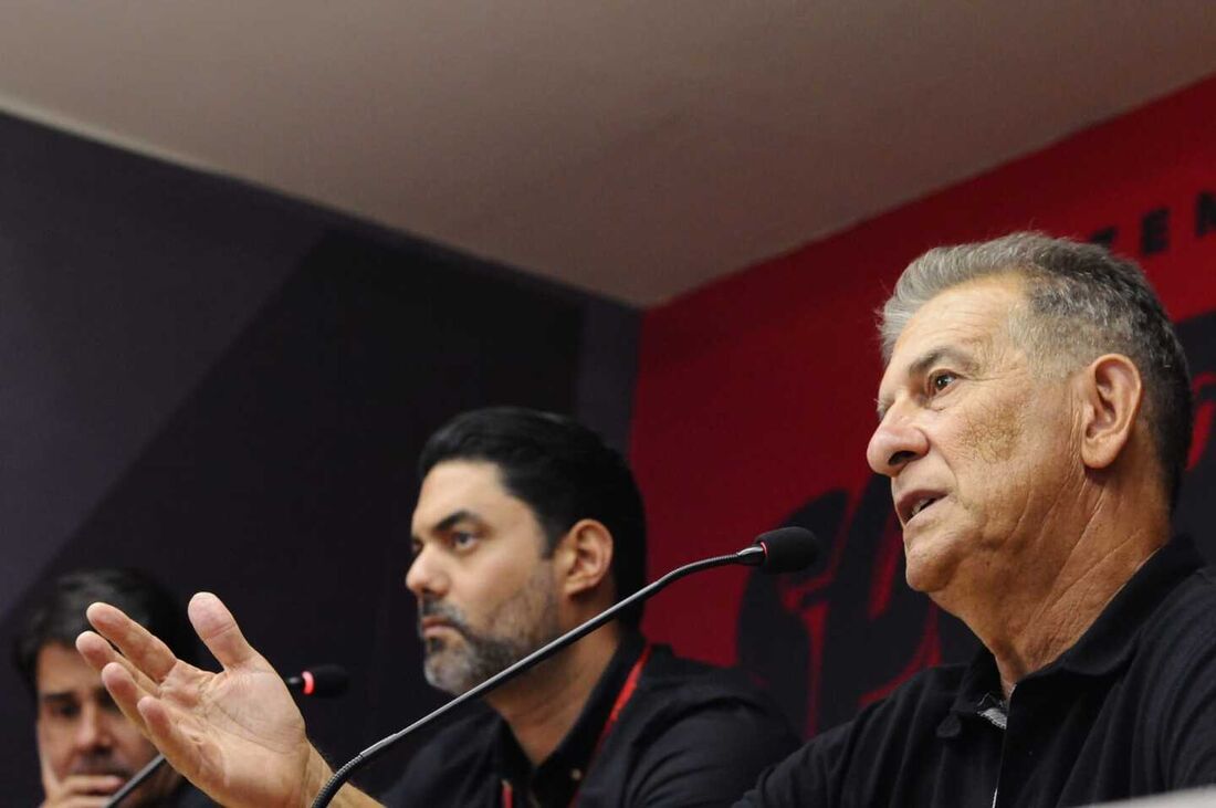 Ricardo Drubscky durante coletiva do comitê gestor do Sport