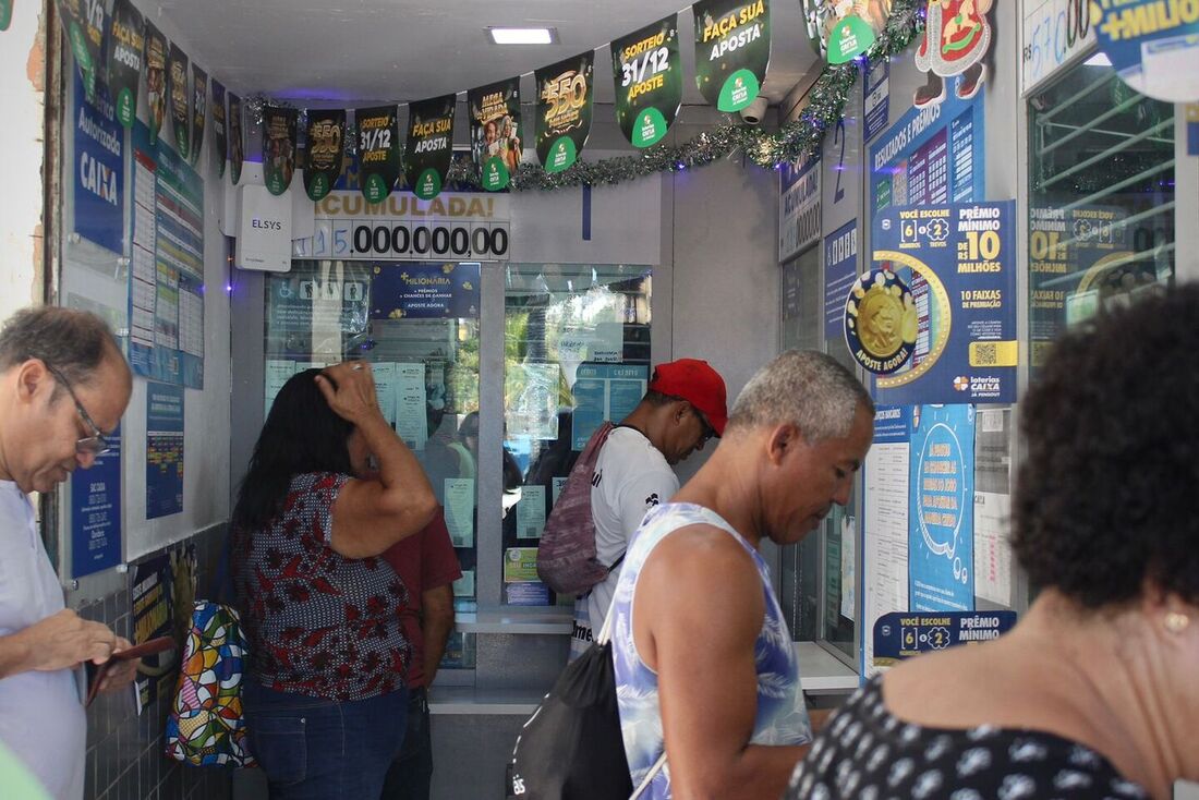 Movimentação em casa lotérica para jogo da Mega da Virada