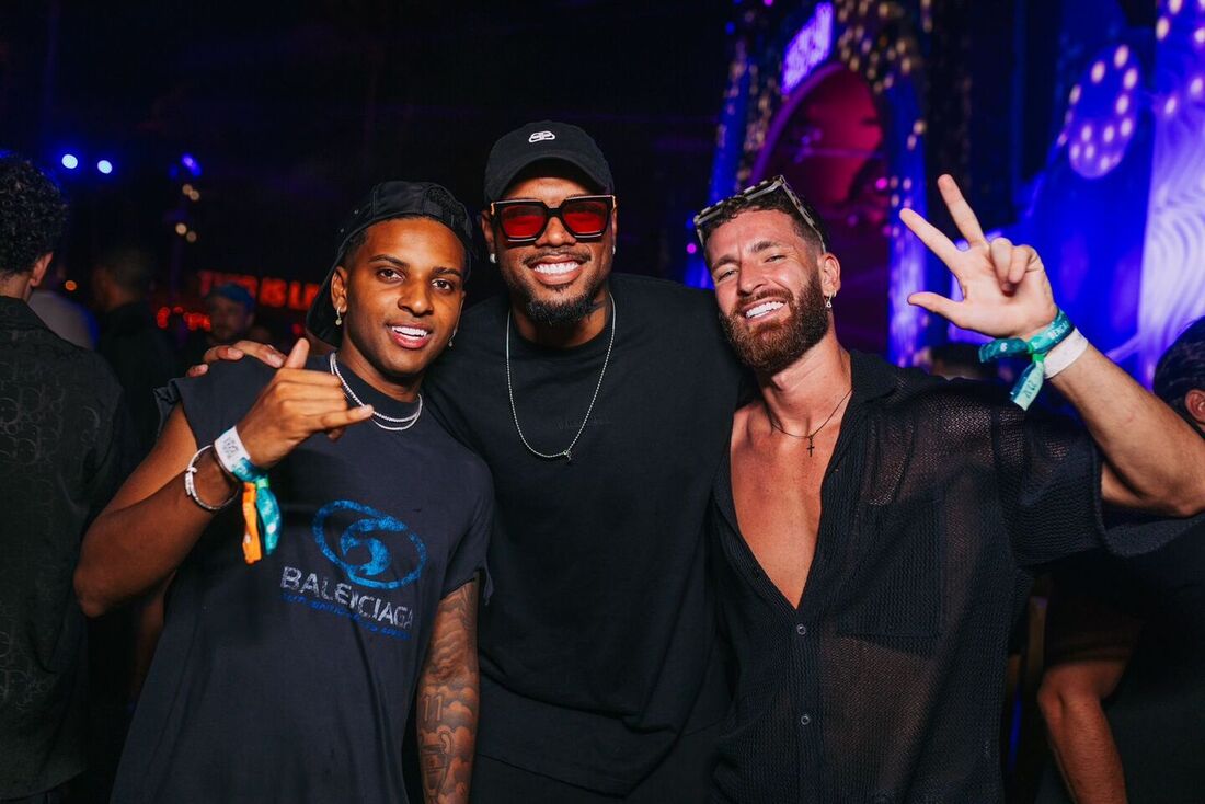 Rodrygo, Carlos Miguel e Léo Pereira curtiram o Réveillon Amoré, em Maracaípe