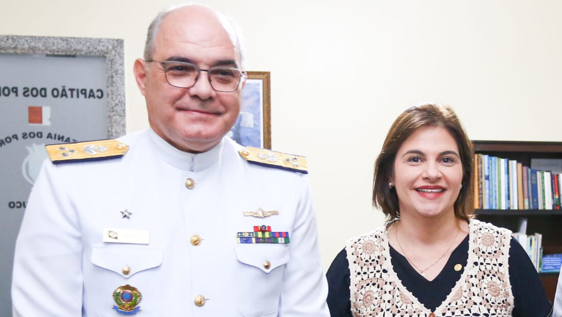 Comandante do 3° Distrio Naval, Vice-Almirante Alexander Reis Leite, e a Vice-Governadora do Estado, Priscila Krause