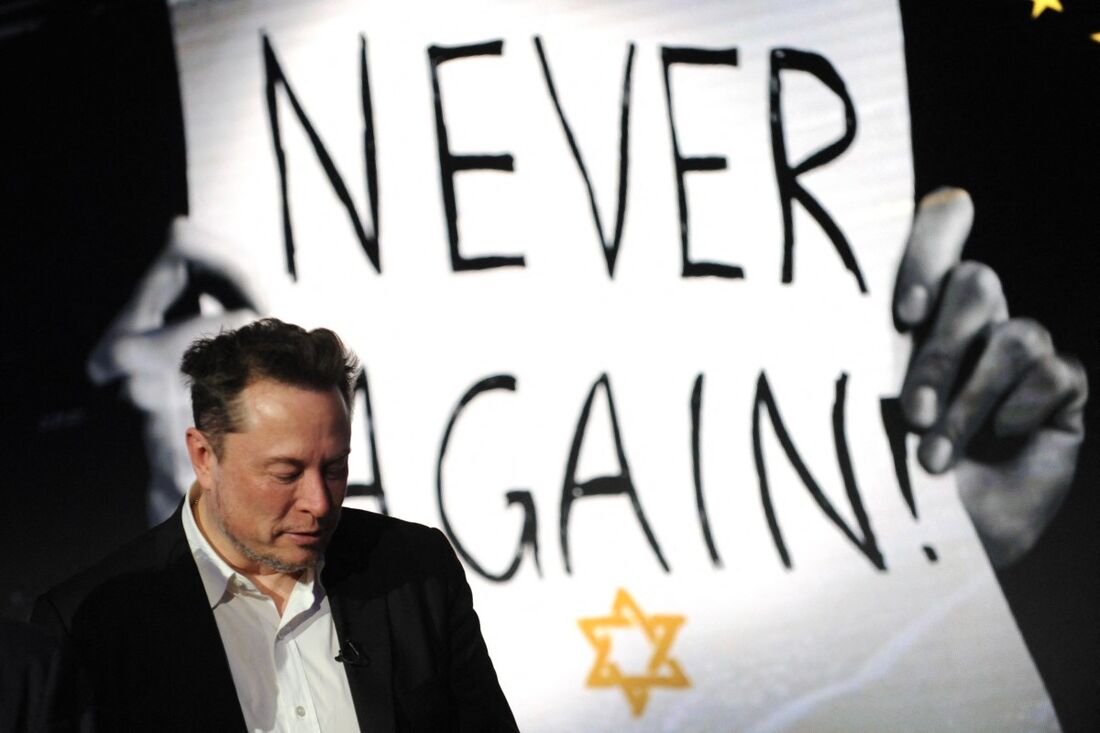 Elon Musk participa de um simpósio sobre "Antissemitismo Online" durante a conferência da Associação Judaica Europeia, em 22 de janeiro 