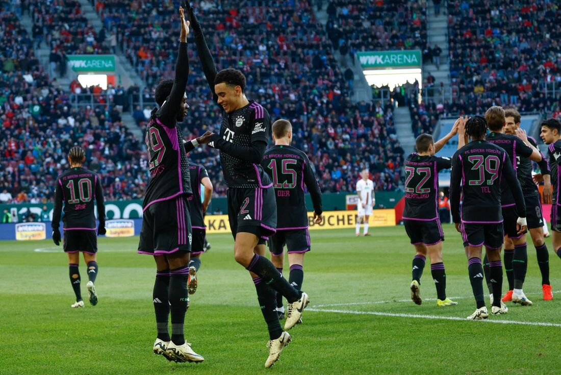 O canadense Davies marcou o segundo gol do Bayern na partida 