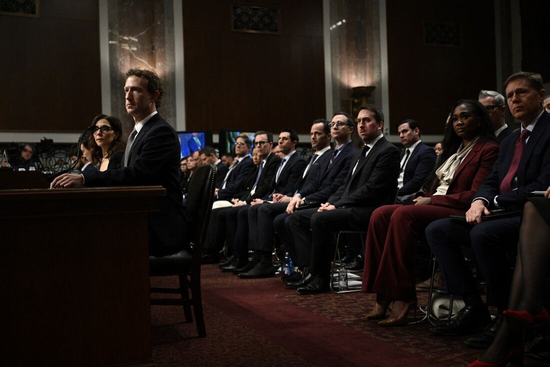 Linda Yaccarino, CEO da X, e Mark Zuckerberg, CEO da Meta, na audiência do Comitê Judiciário do Senado dos EUA 