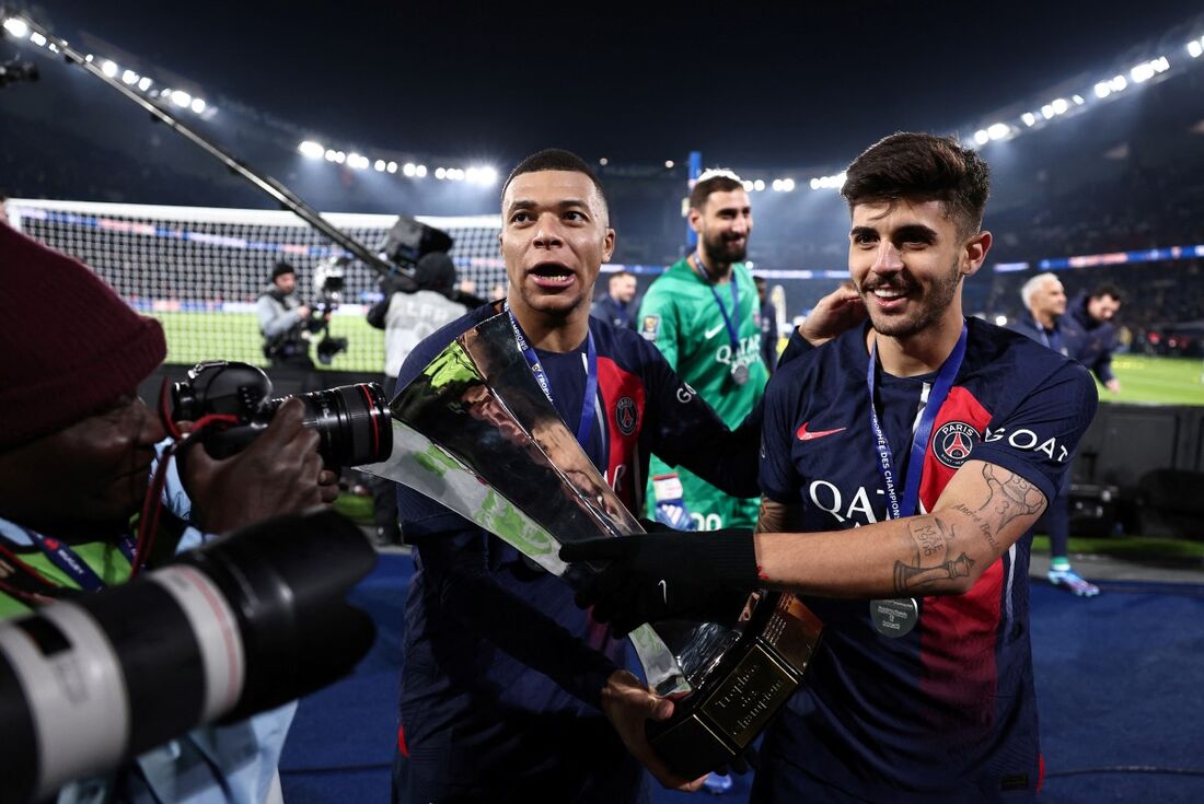 Beraldo já chegou no PSG conquistando o título da Supercopa da França 