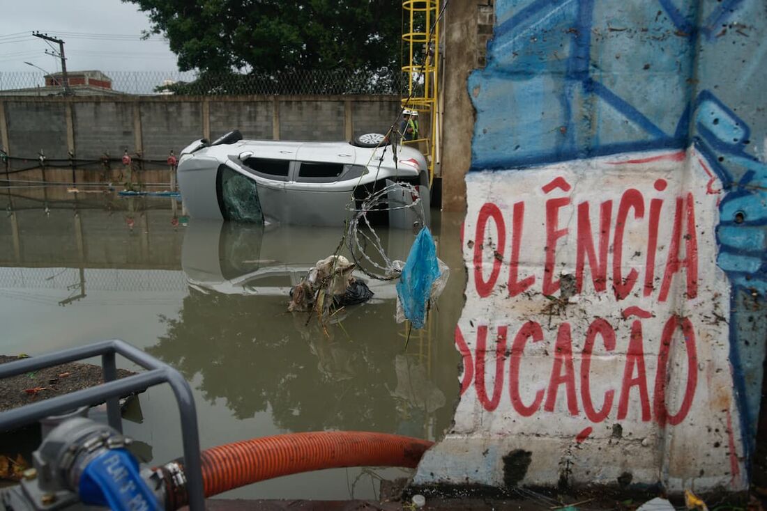 Chuvas no Rio causaram mortes e vários transtornos 