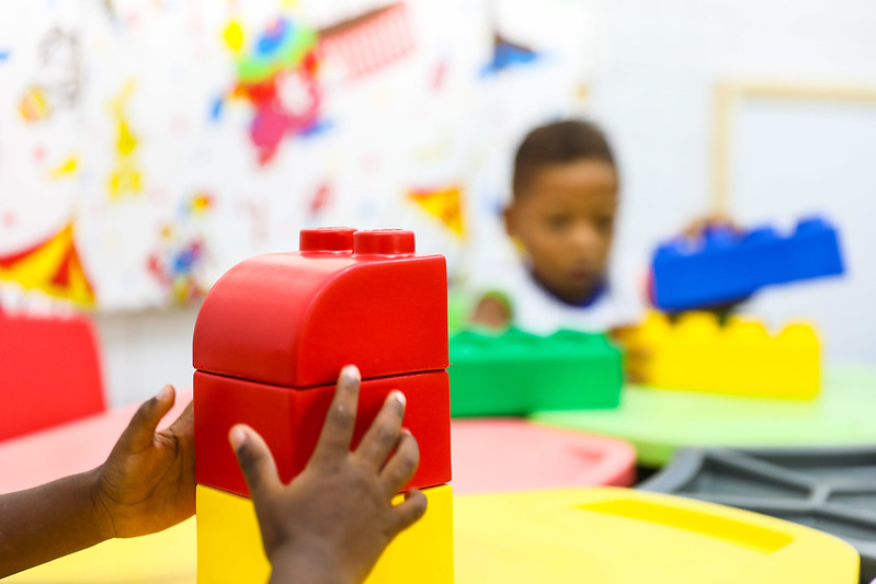 Cerca de 632 mil crianças estão na fila de espera para creche no país, aponta MEC