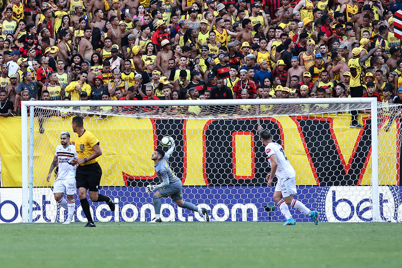 Caique França, goleiro do Sport