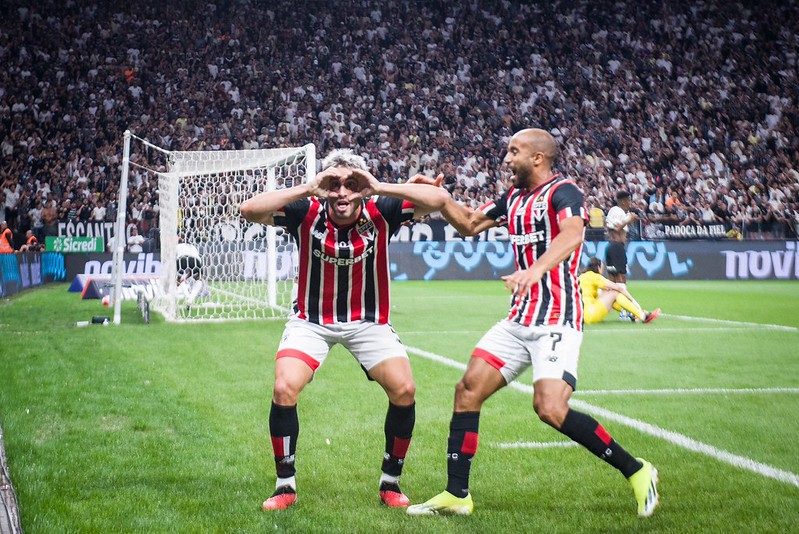 Calleri comemora gol marcado contra o Corinthians