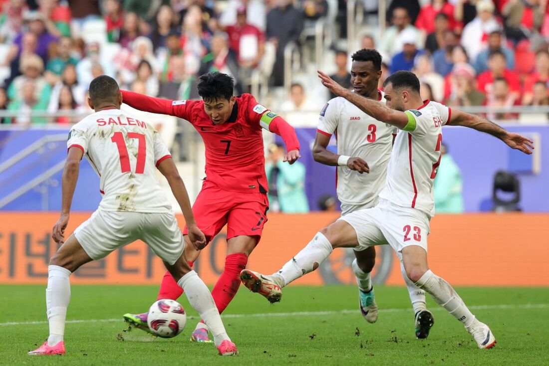 O atacante do Tottenham Son Heung-min abriu o placar para a Coreia do Sul 