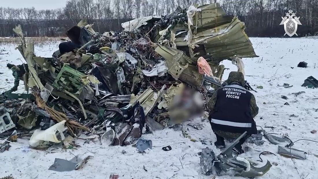 Destroços do avião de transporte militar russo IL-76, na região de Belgorod 