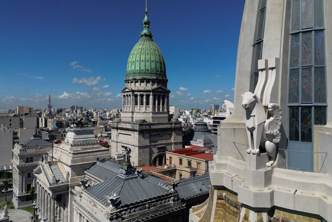 O governo já havia retirado na sexta-feira o cerne fiscal do projeto, que incluía, entre outras coisas, moratórias fiscais, mudanças nos impostos