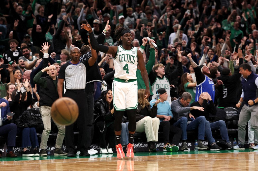 Jrue Holiday, jogador do Boston Celtics, comemora vitória contra o Minnesota Timberwolves