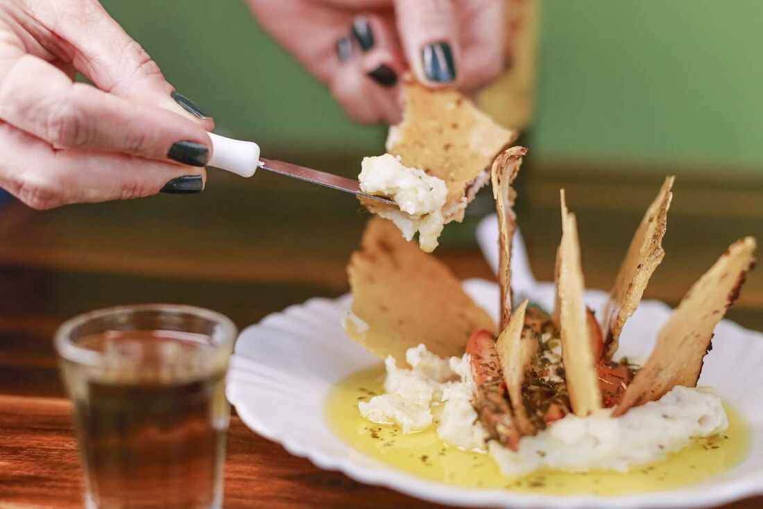 Requeijão caseiro de inhame com crispy de tapioca é item de maior saída 