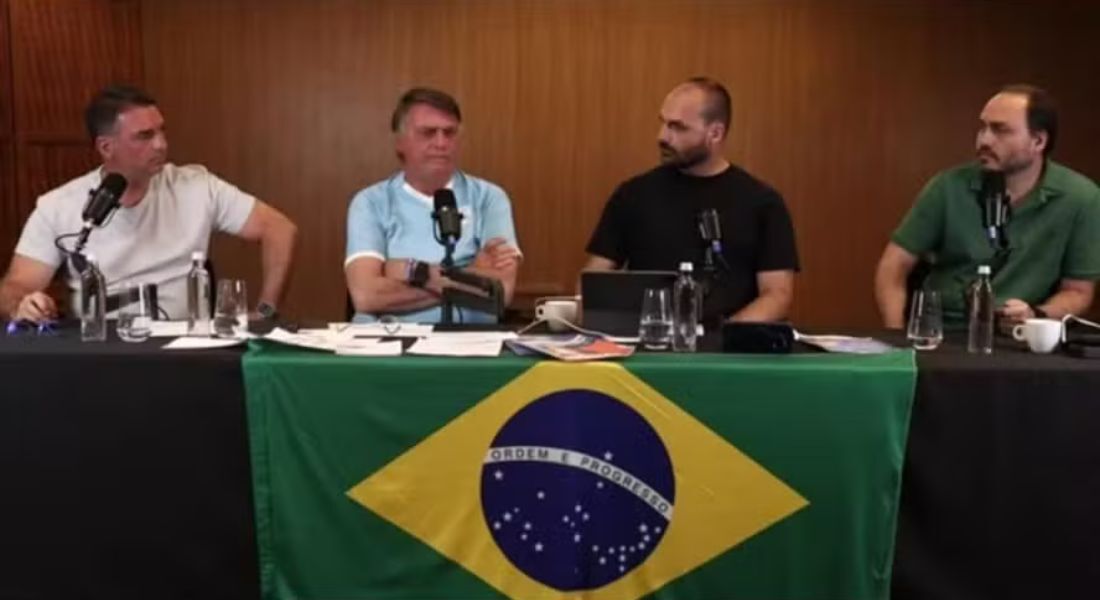 A família Bolsonaro reunida, em Angra dos Reis, para transmissão de live nas redes sociais