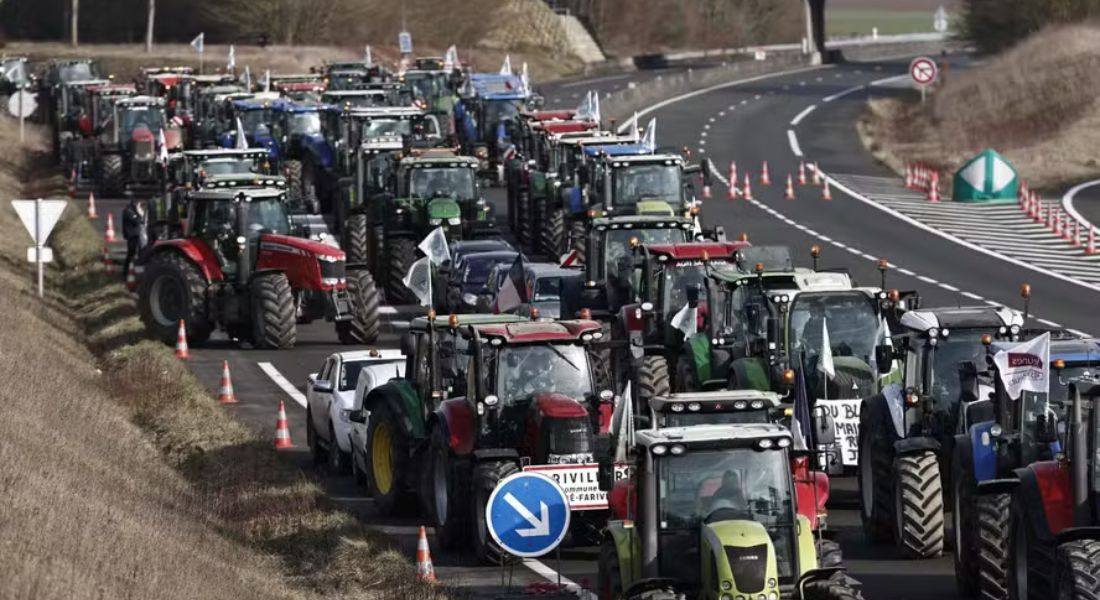 Agricultores franceses preparam 'cerco' a Paris após 11 dias de protestos