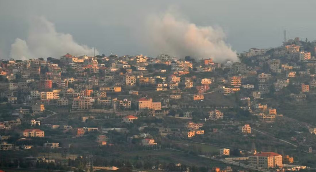 Bombardeios israelenses sobre a vila de El-Khiam, no sul do Líbano, perto da fronteira com Israel