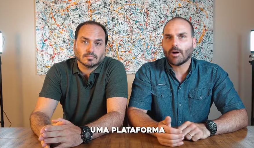 Carlos e Eduardo Bolsonaro lançam curso 