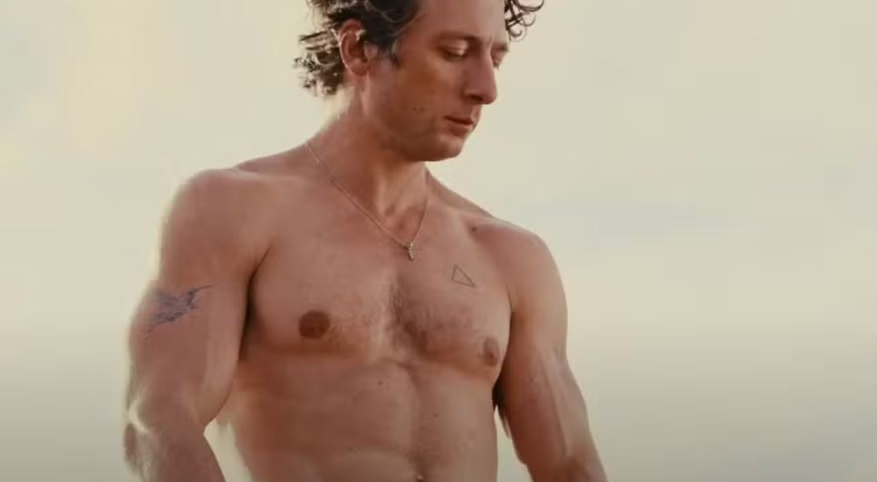 Jeremy Allen White em campanha para a Calvin Klein 