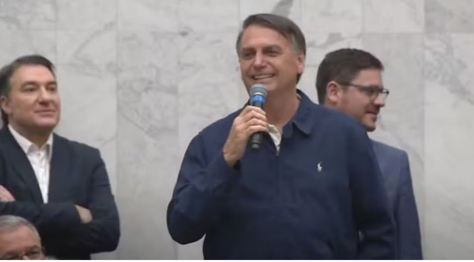 Bolsonaro recebe homenagem na Assembleia Legislativa do Paraná 