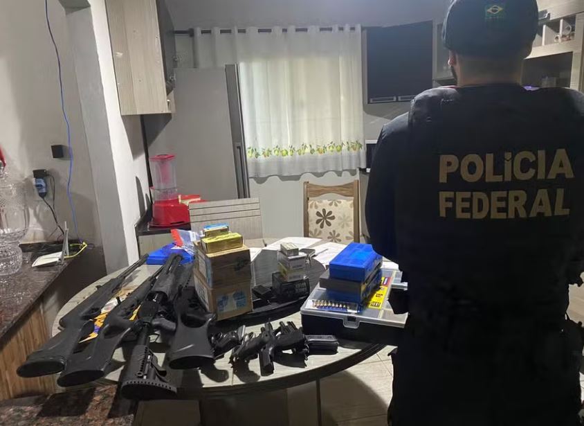 PF apreendeu armas, munições e pólvora em casa de investigado em Rondônia 