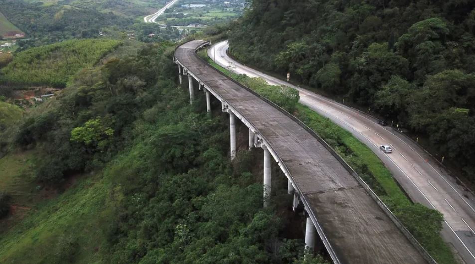 Trecho da BR 040, no trecho que leva para Petrópolis 