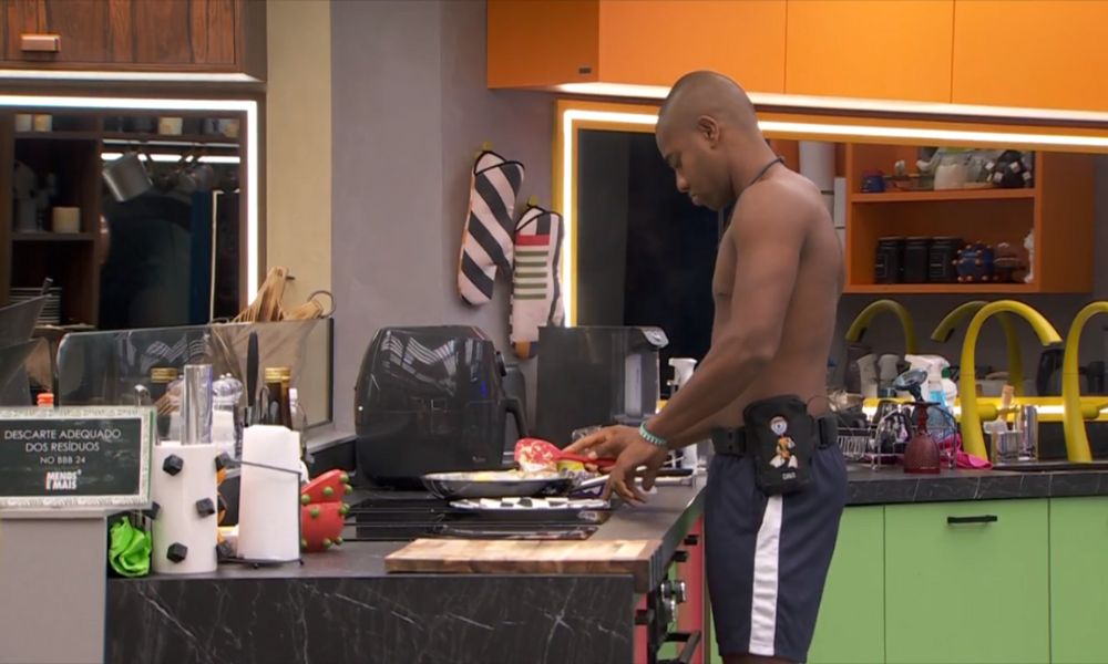 O baiano prepara café da manhã no BBB 24