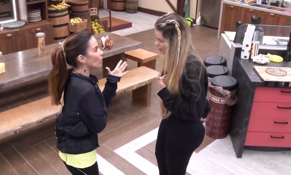 Yasmin Brunet e Wanessa se incomodaram com Davi durante a noite e demonstraram vontade de que o brother deixasse o quarto